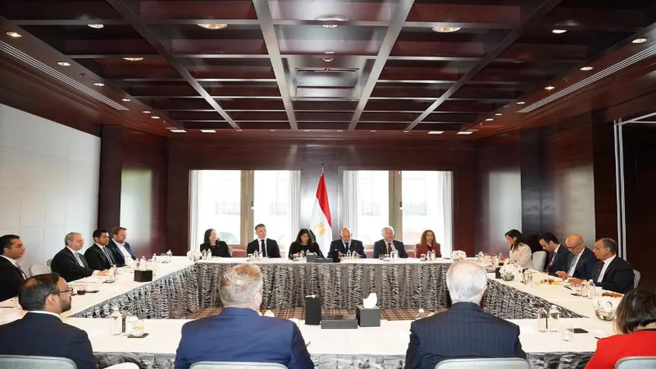 مصر تستعد لجذب استثمارات بريطانية جديدة وفق تأكيد وزير الخارجية